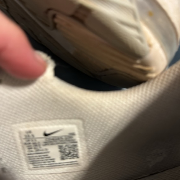 Like new Nike shoes - Picture 5 of 5
